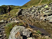 36 Passati dalla scorciatoia al sentiero per il Monte di sopra bella sorgente con abbeveratoio 
